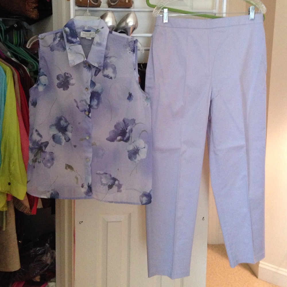 Sleeveless Floral Blouse and Cropped Pants Set — Lavender